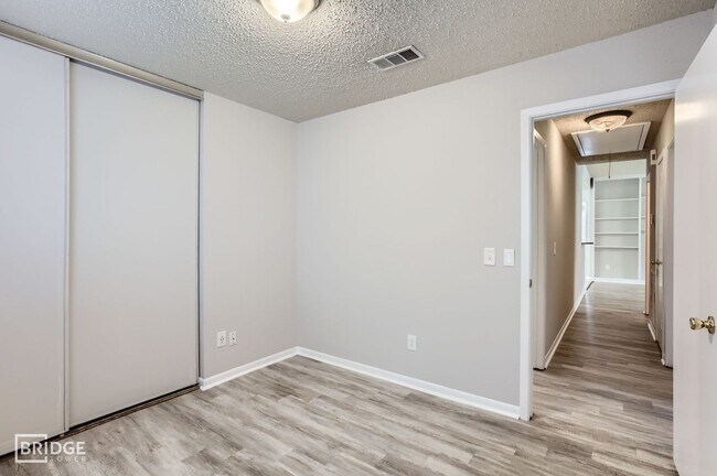 Building Photo - 11910 Yearling Dr