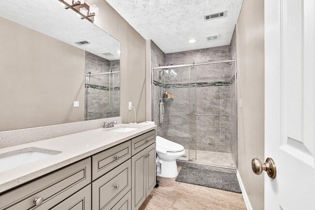 Building Photo - 1500 Highland Farm Dr