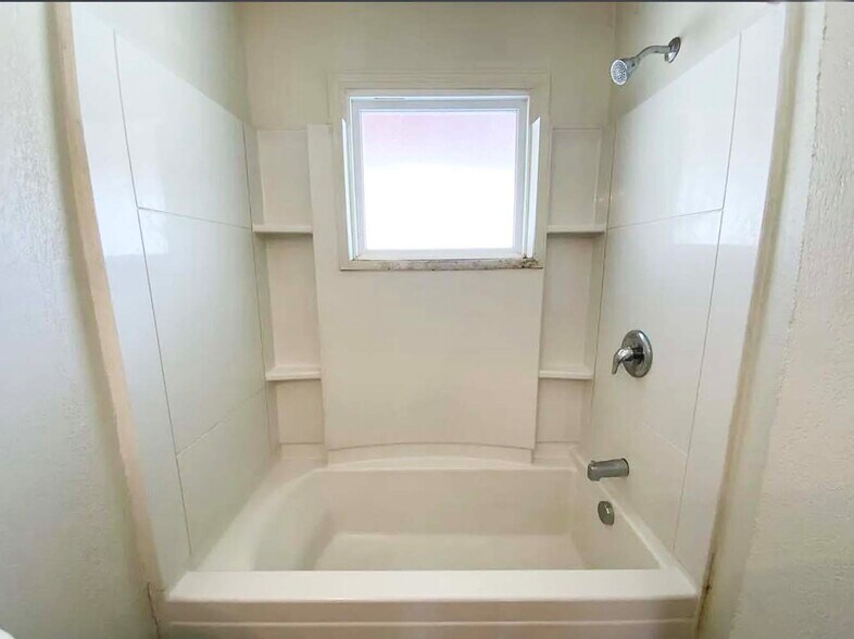 Building Photo - 221 Sterrett St