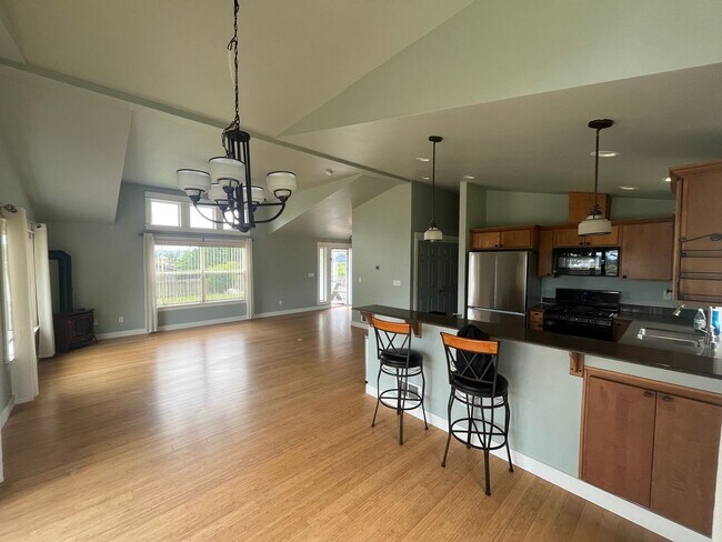 Building Photo - Beautiful 3 Bed 2 Bath on Guemes Island