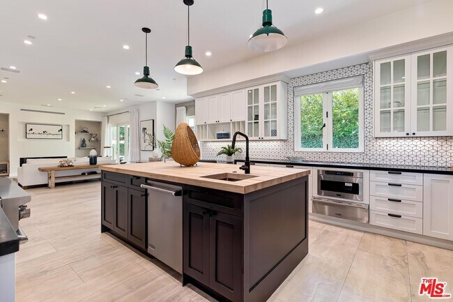 Building Photo - 9767 Monte Mar Dr