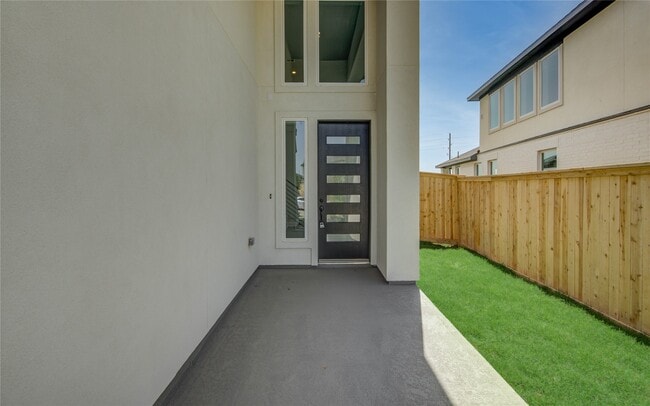 Building Photo - 21803 Fitzroy Mnr Ln