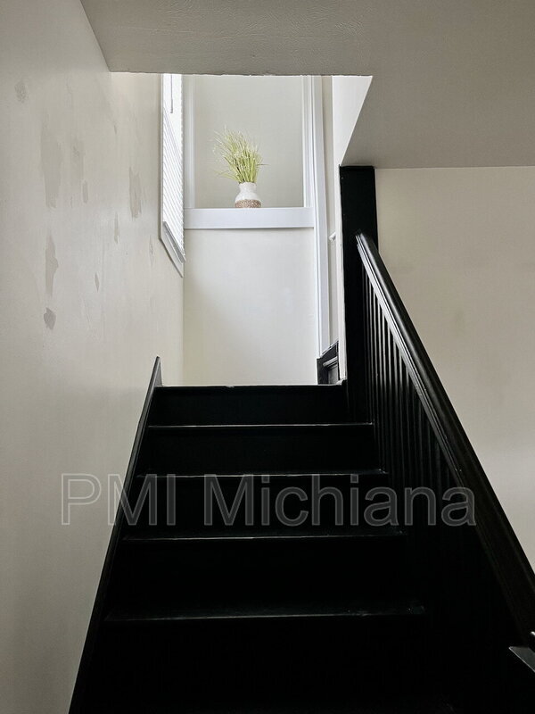 Building Photo - 924 Sherman Ave