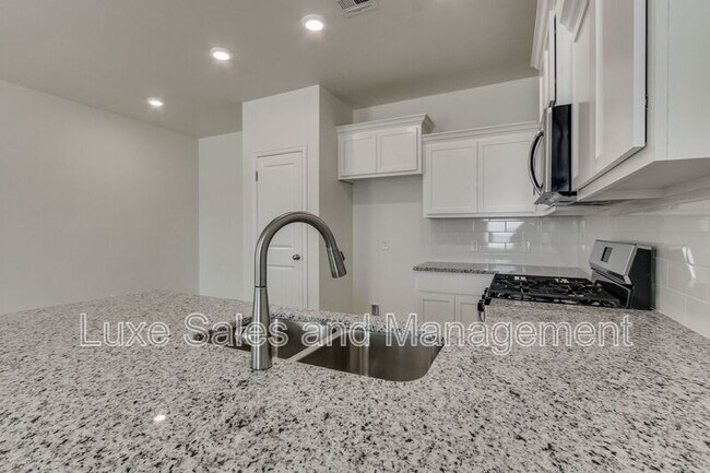 Building Photo - 11605 Mackenzie Wy