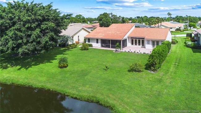 Building Photo - 2385 SW Creekside Dr