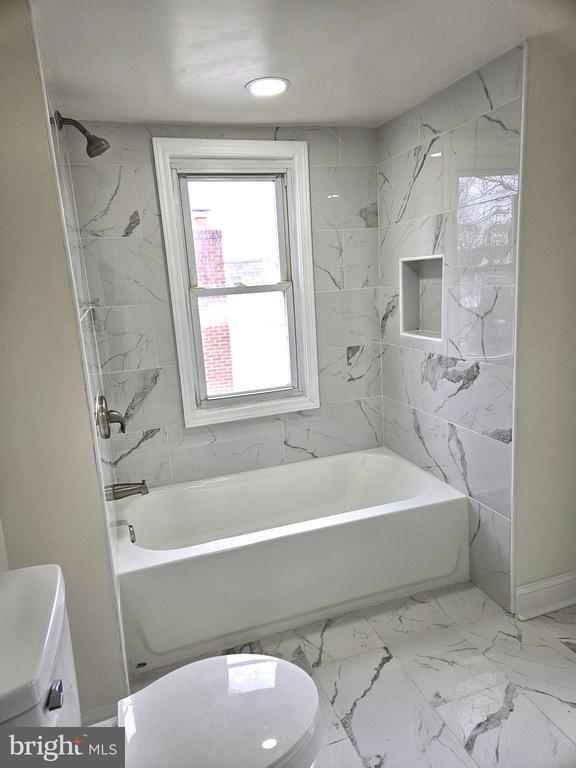 Building Photo - 5416 Radecke Ave