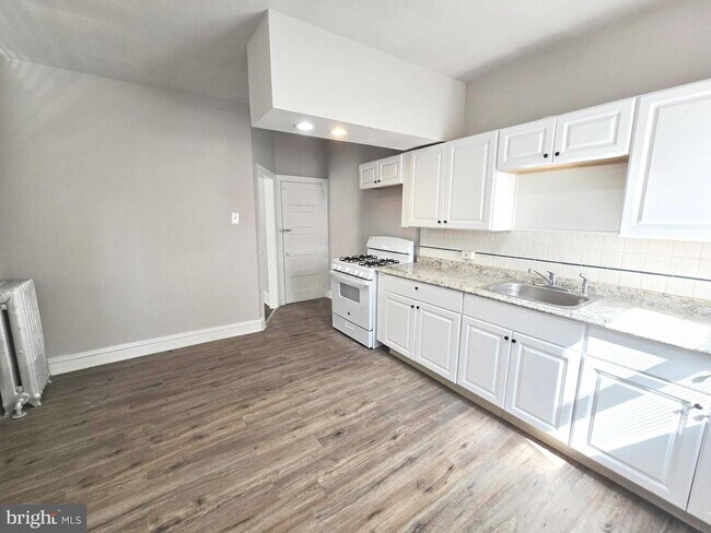 Building Photo - 925 S 59th St