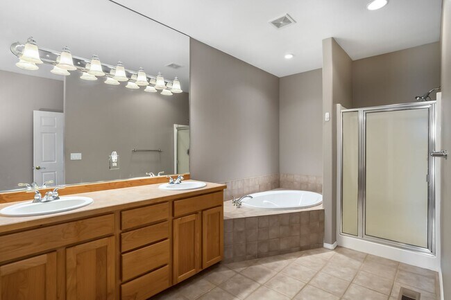 Building Photo - Beautiful Eagle Crest Home with Stunning Views and High-End Features!