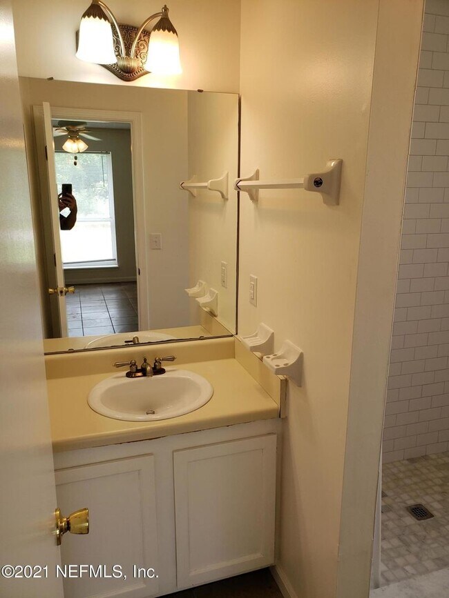 Building Photo - 2642 B San Francisco Blvd