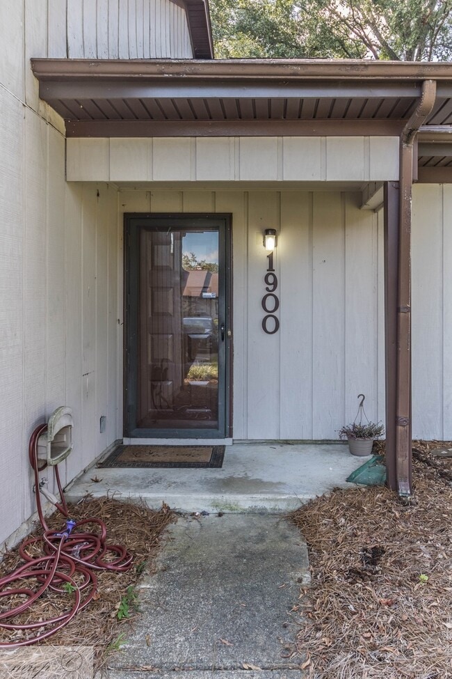 Building Photo - Spacious & Renovated Townhouse in Willow Run * Goldsboro