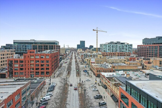 Building Photo - 935 W Randolph St