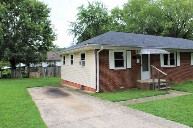 Building Photo - 3400 Wichita Place