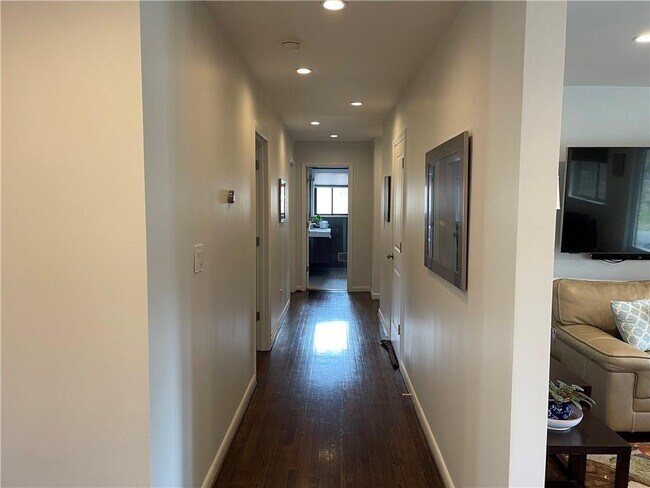 Building Photo - 3499 Fairway Dr