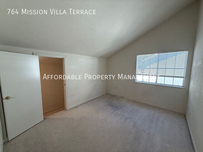Building Photo - 764 Mission Villa Terrace