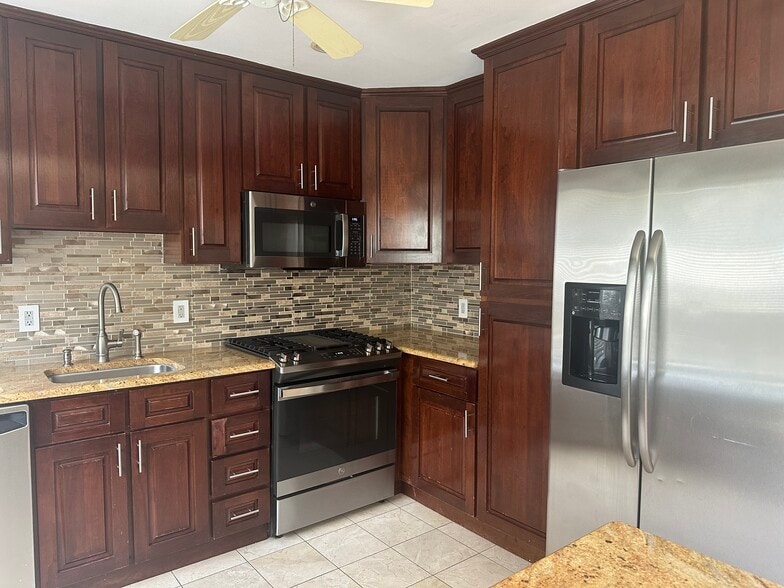 Updated Kitchen - 131 Country Club Dr