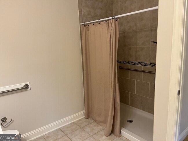 Building Photo - 3105 Village Blvd SE