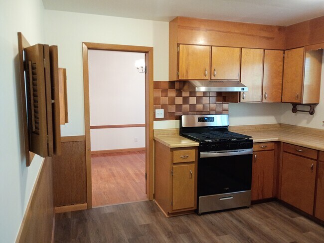 Building Photo - 12504 E 33rd St S