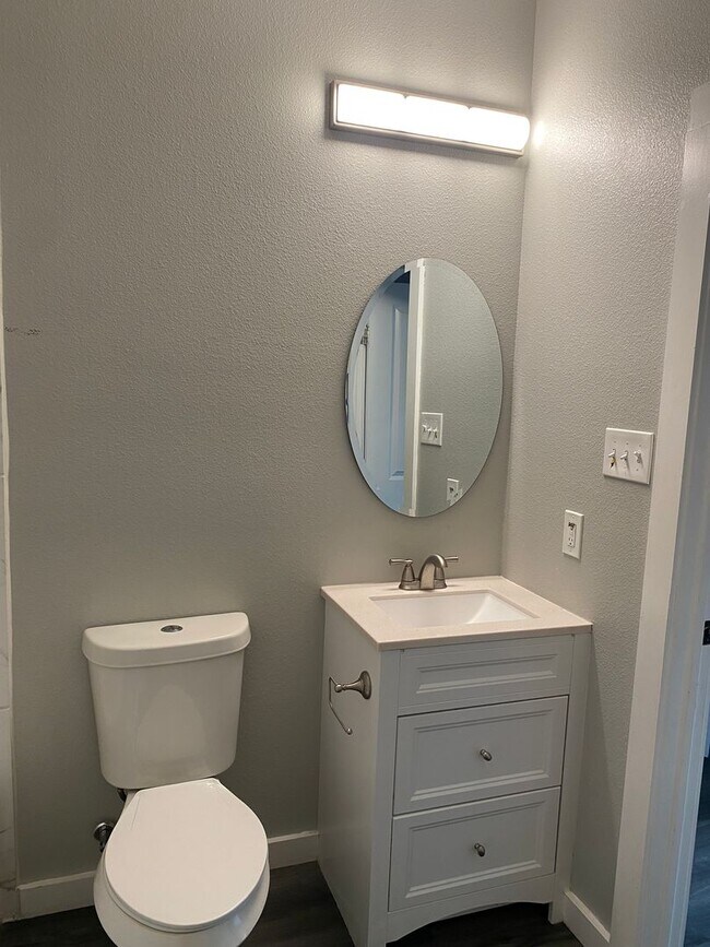 Building Photo - Renovated 3-Bedroom Home in Jefferson Heights