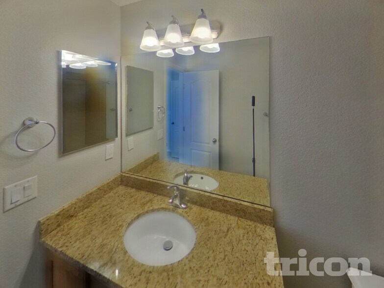 Building Photo - 7335 Dobbs Dr