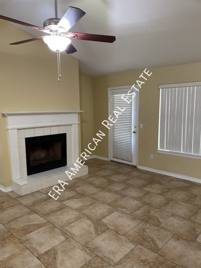 Building Photo - 2820 Tamiami Trail