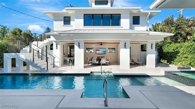 Building Photo - 739 5th Ave N