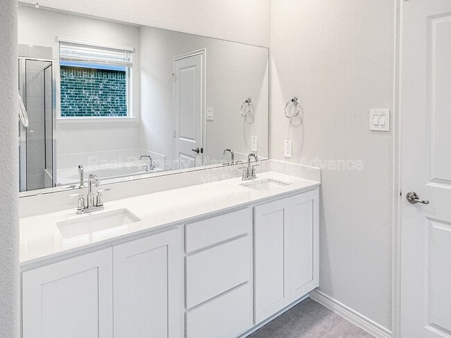 Building Photo - 2021 Ozark Hls Ln