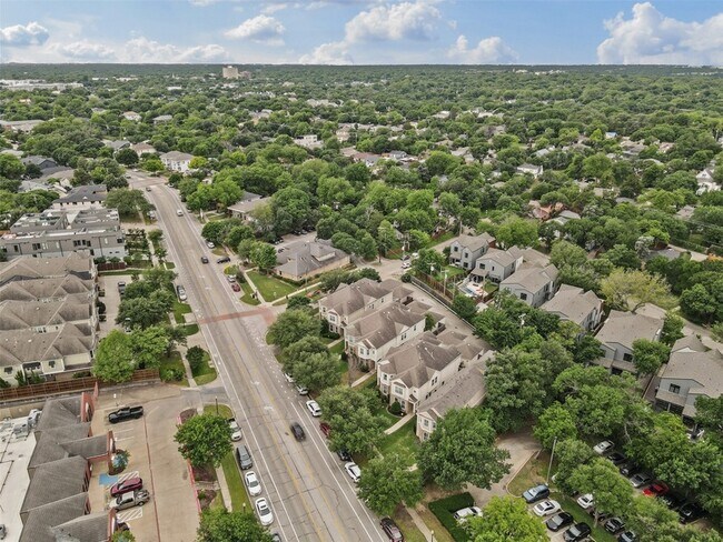 Building Photo - 1209 N Bishop Ave