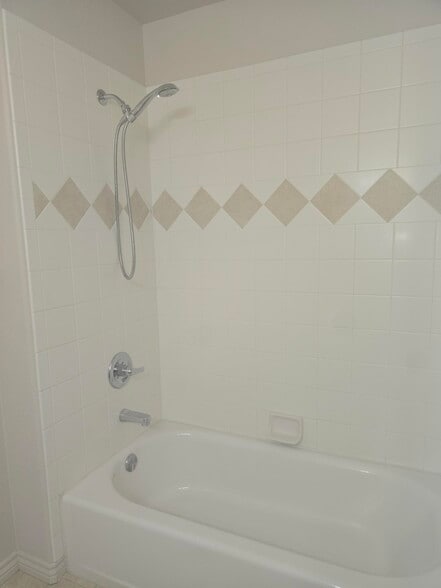 Building Photo - 772 Glen Ct