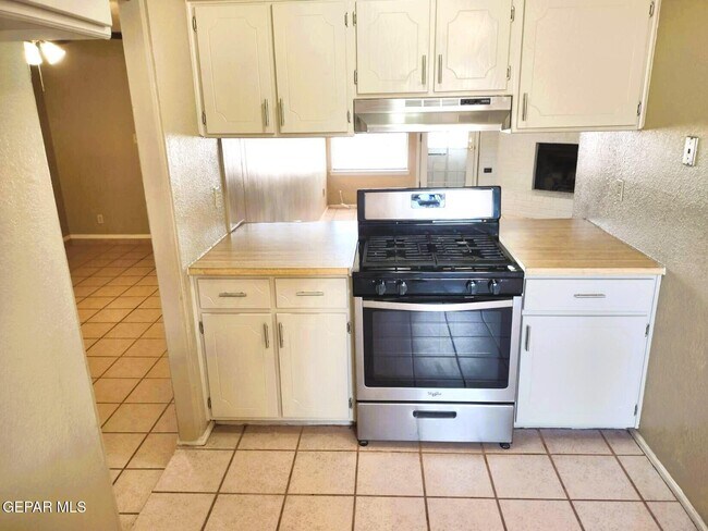 Building Photo - 725 Arredondo Dr