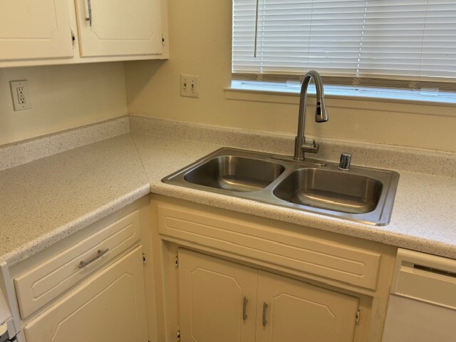 Building Photo - 10310 El Camino Real