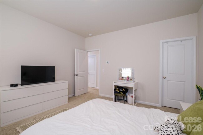 Building Photo - 6135 Snowy Egret Ave