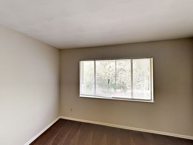 Building Photo - No Application Fees* $500 Off 1st months r...