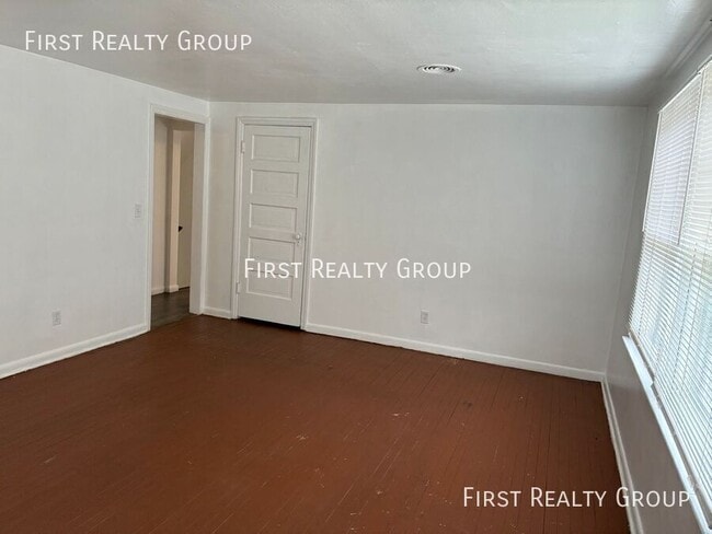 Building Photo - 3858 Haney Rd