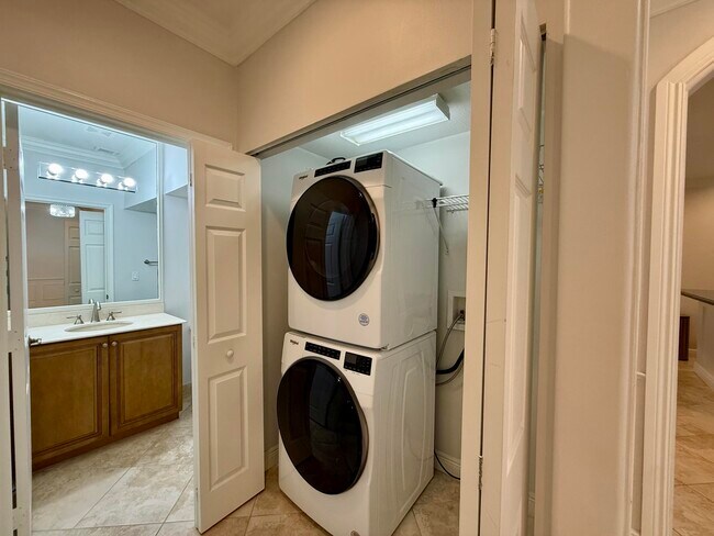 Building Photo - 7447 Briella Dr