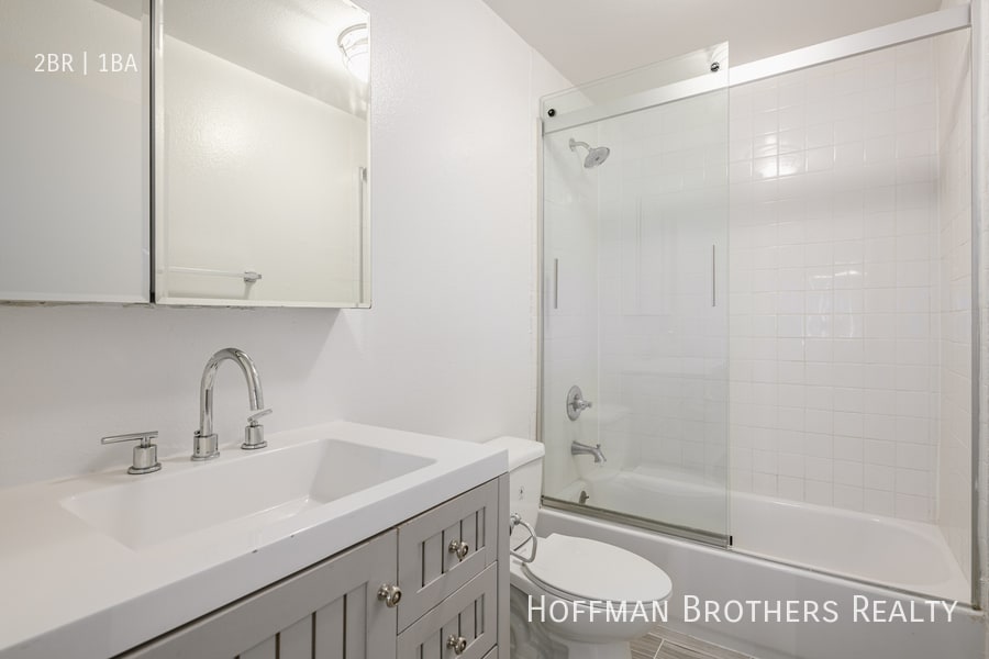 Building Photo - 5533 Barton Ave