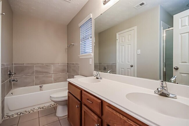Building Photo - 15114 Diamond Way