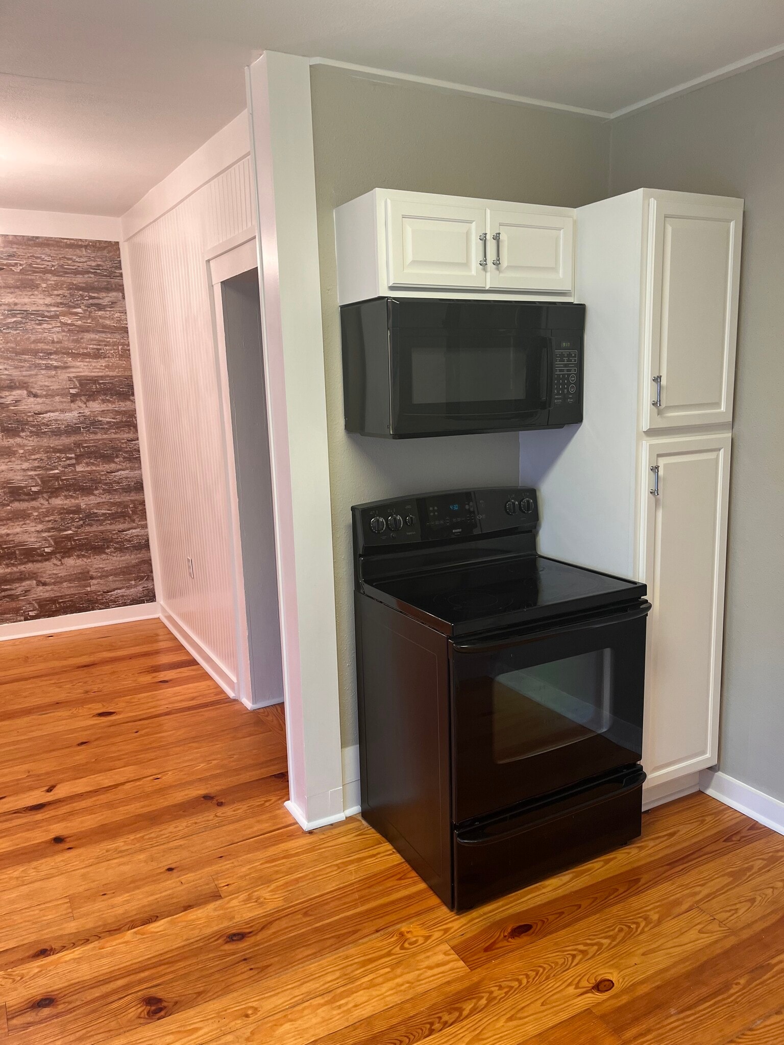 Kitchen/ dining - 710 W Canal St