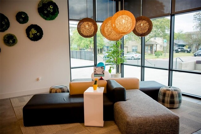 Building Photo - 5310 Helen St