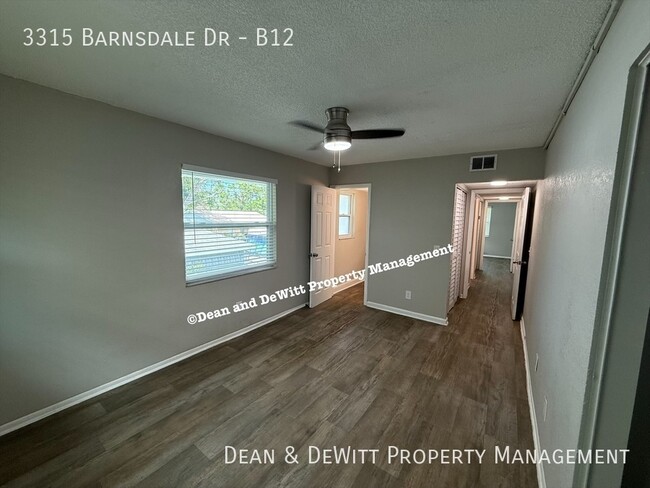 Building Photo - 3315 Barnsdale Dr