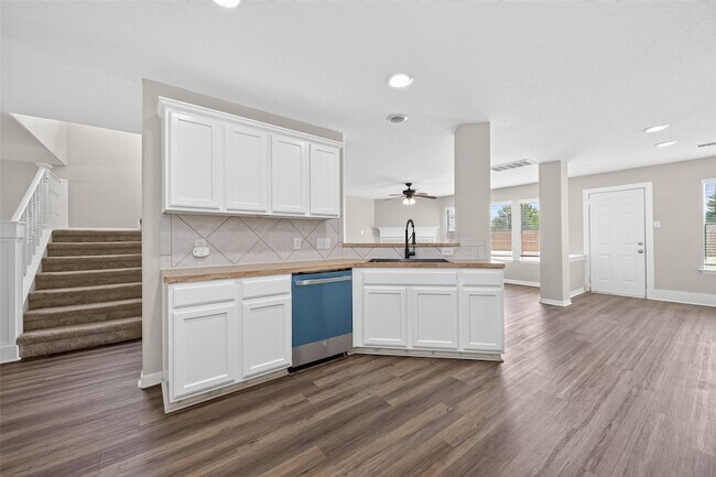 Building Photo - 3219 Watercliff Ct