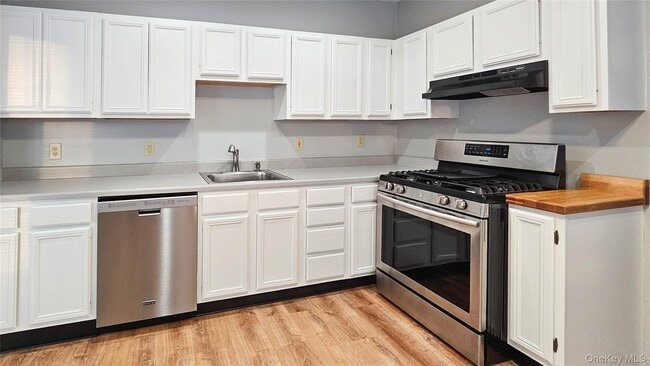 Building Photo - 11 Middle St