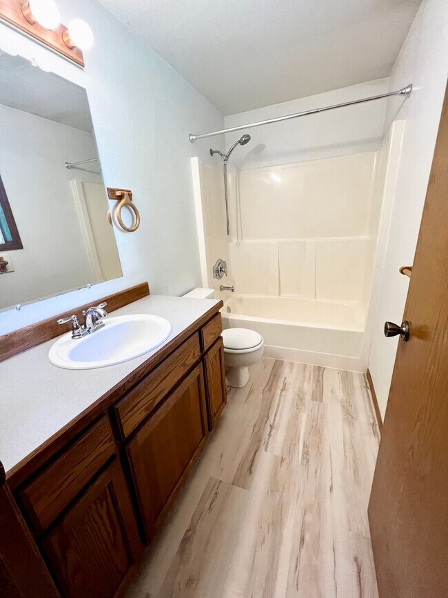 Building Photo - **** Application pending ****