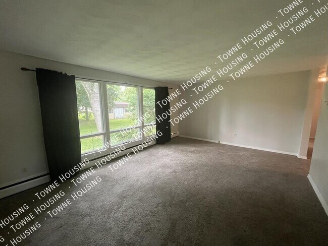 Building Photo - 493 Northfield Dr