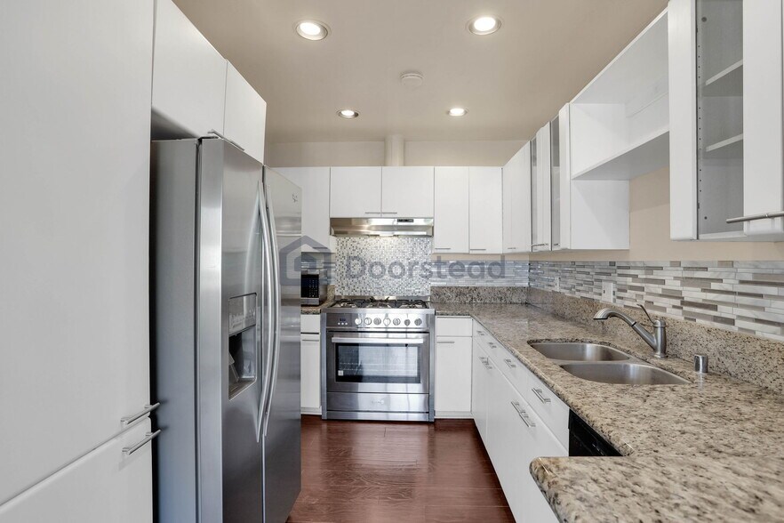 Building Photo - 2317 Eastbluff Dr