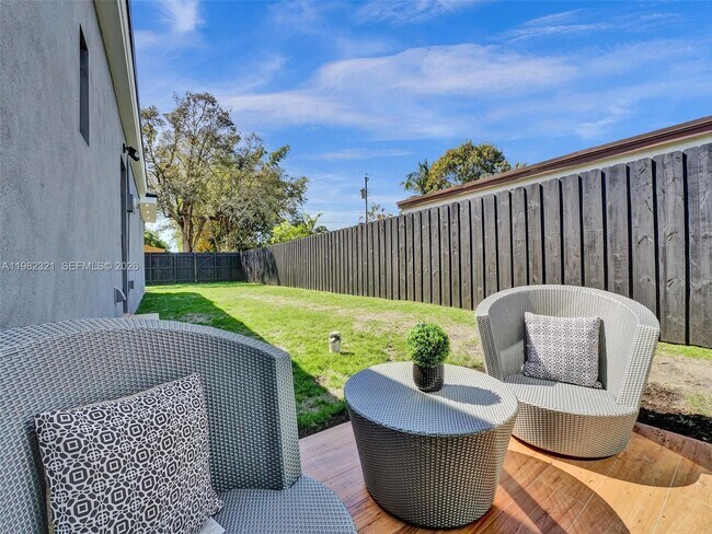 Building Photo - 2066 NE 174th St