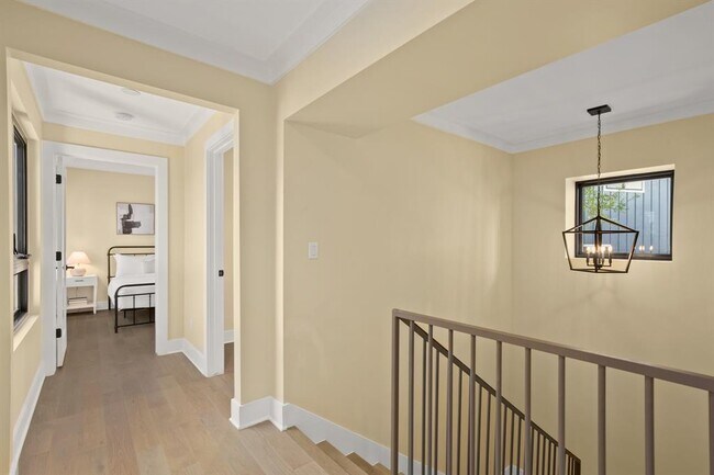 Building Photo - 1405 Parkinson Dr