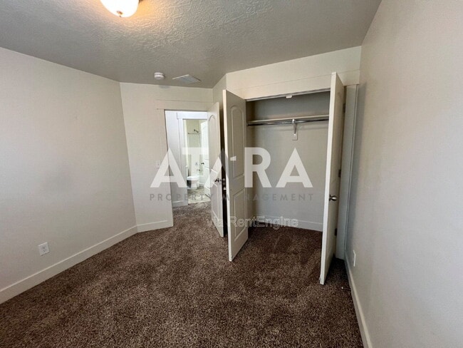 Building Photo - 713 Kirkbride Ave