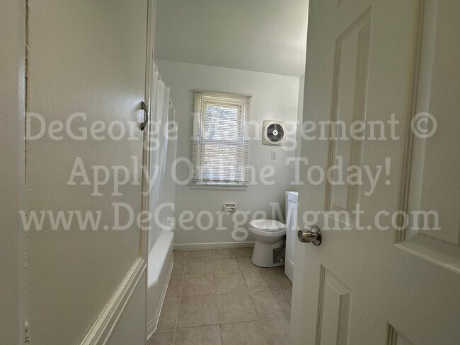 Building Photo - Gorgeous Spacious 4 Bedroom 1.5 Bath Singl...