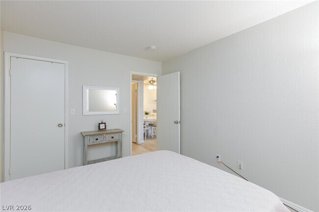 Building Photo - 5171 S Lindell Rd