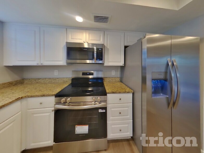 Building Photo - 11011 Greenaire Dr